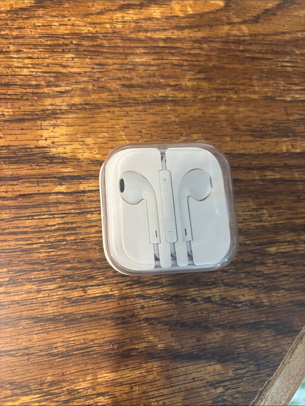 New never used Apple lightning White Wired Earbuds with In-Line Remote